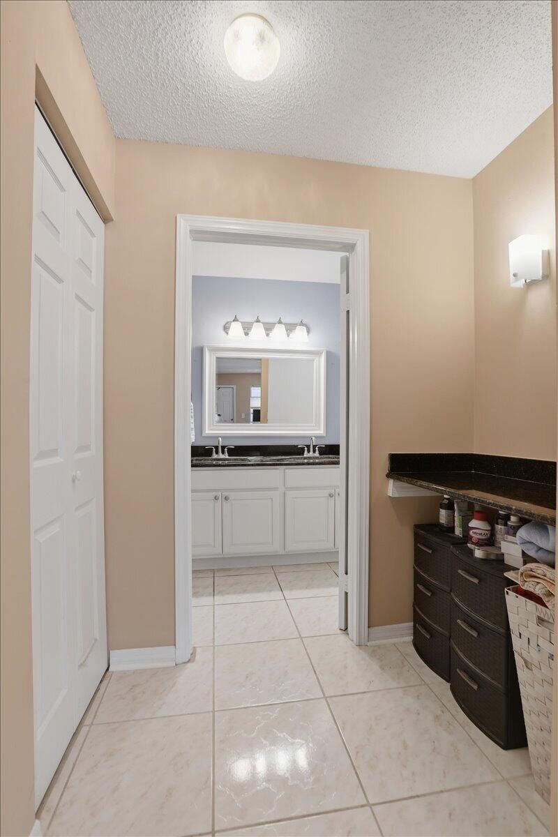 1172 S Drive Circle, Unit B, Delray Beach, FL 33445 Photo
