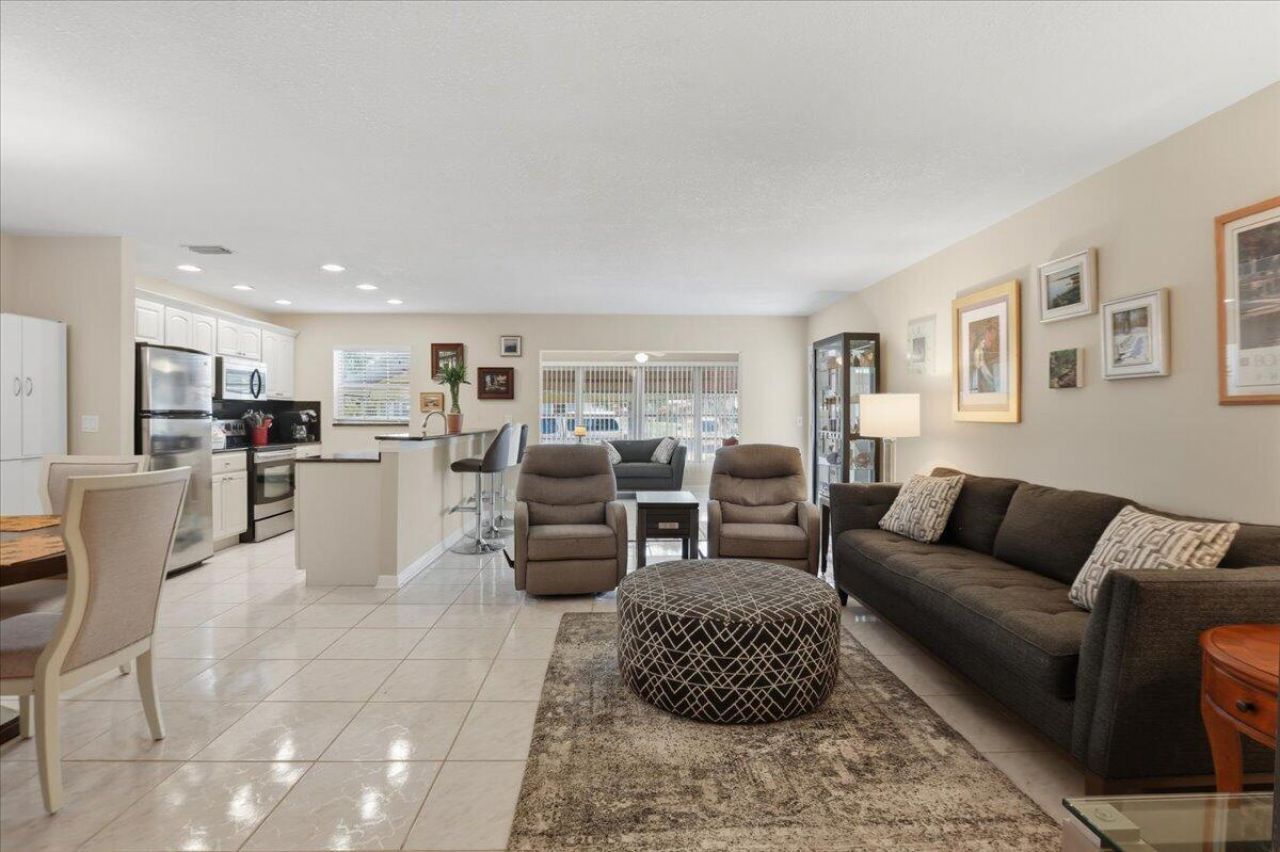 1172 S Drive Circle, Unit B, Delray Beach, FL 33445 Photo
