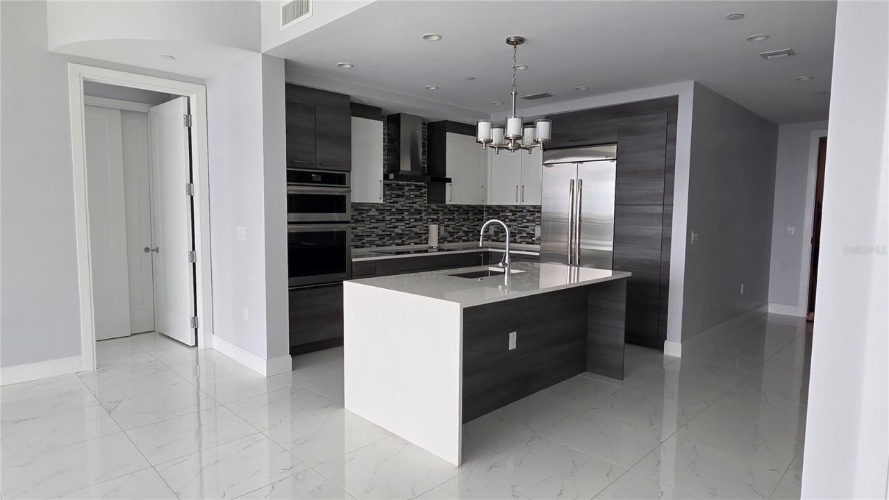 100 1st Avenue N, Unit 2406, Saint Petersburg, FL 33701 Photo