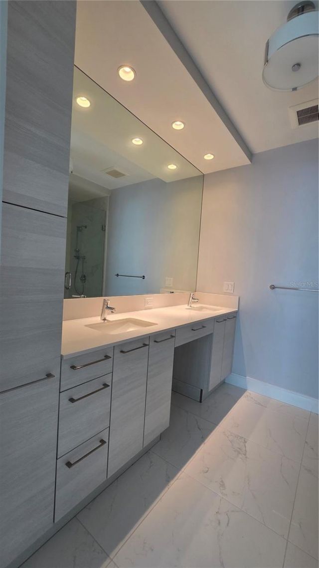 100 1st Avenue N, Unit 2406, Saint Petersburg, FL 33701 Photo