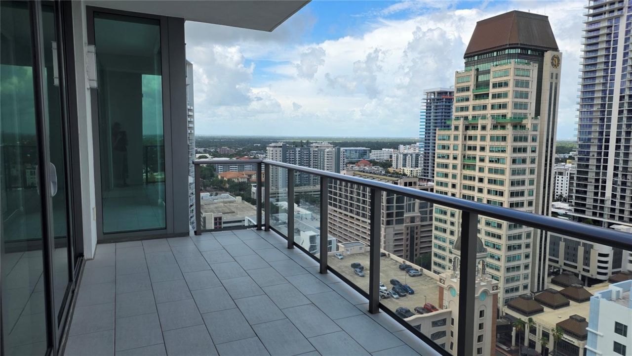 100 1st Avenue N, Unit 2406, Saint Petersburg, FL 33701 Photo