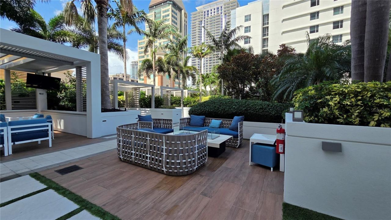 100 1st Avenue N, Unit 2406, Saint Petersburg, FL 33701 Photo