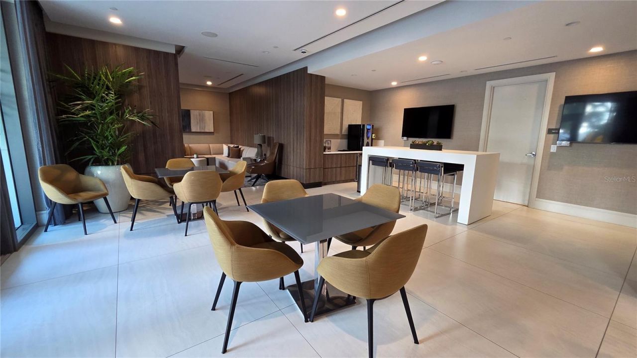 100 1st Avenue N, Unit 2406, Saint Petersburg, FL 33701 Photo
