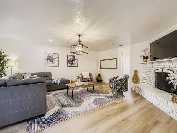 2001 Newbury Drive , Arlington, TX 76014