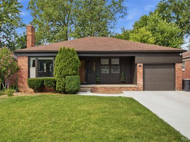 21251 Huntington Avenue, Harper Woods, Mi 48225