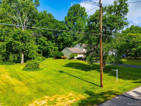 20099 Purlingbrook St , Livonia, Mi 48152