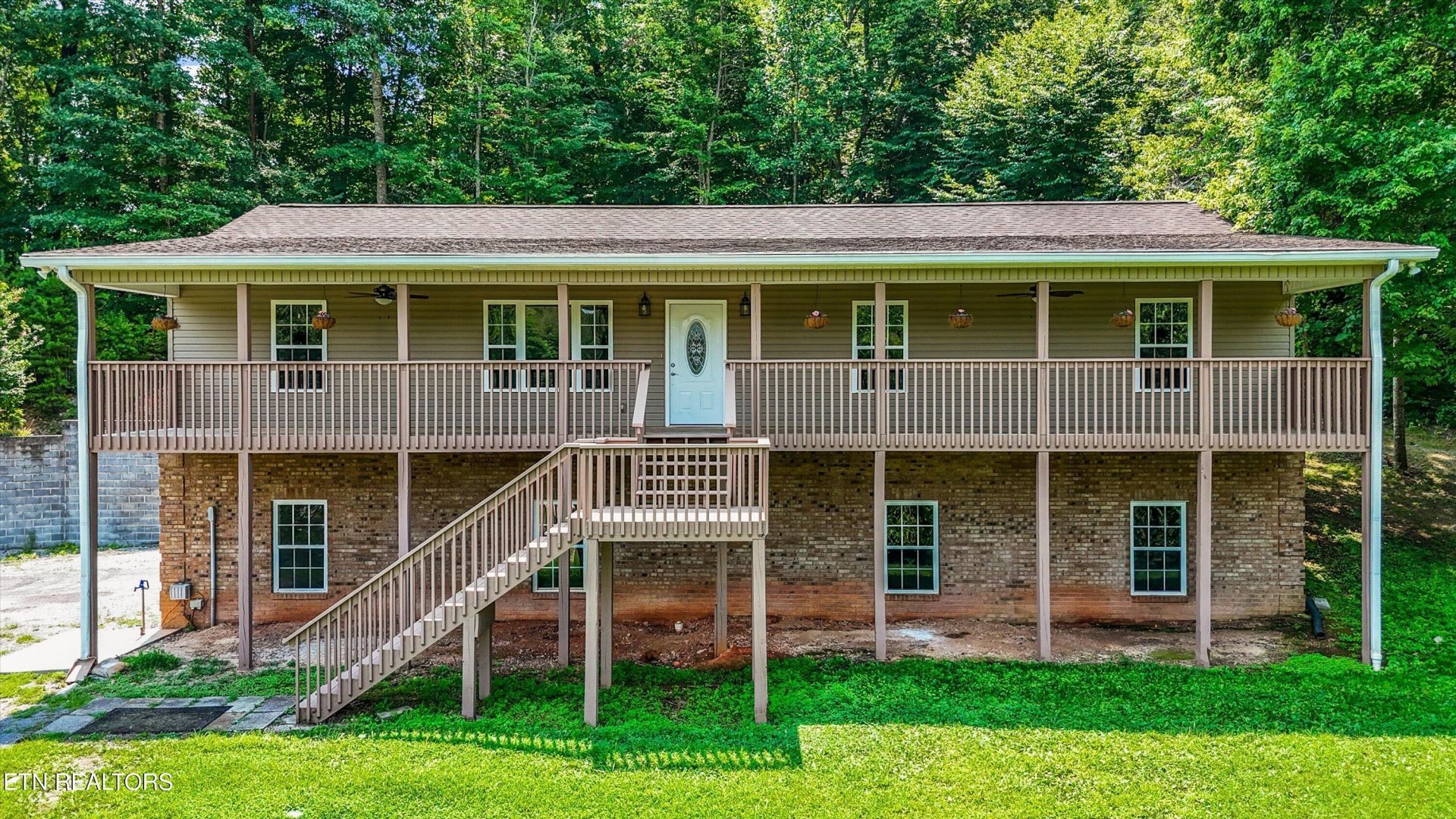 239 Carroll Hollow Rd, Clinton, TN 37716 Main Photo
