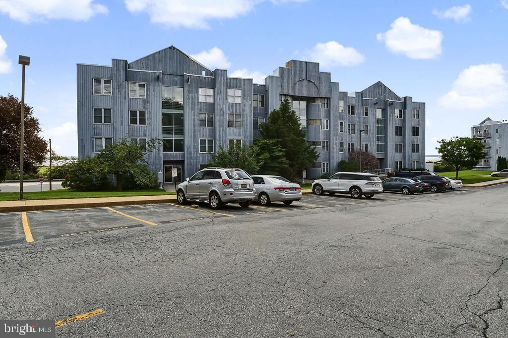 5215 Le Parc Drive, Unit 6, Wilmington, DE 19809 Main Photo