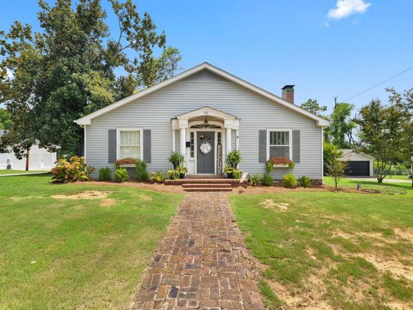 906 6th St, Tuscumbia, AL 35674