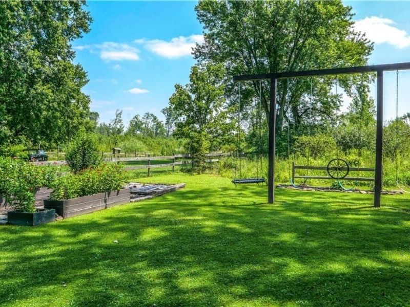 592 Braceville Robinson Road NW, Newton Falls, OH 44444 Photo 31