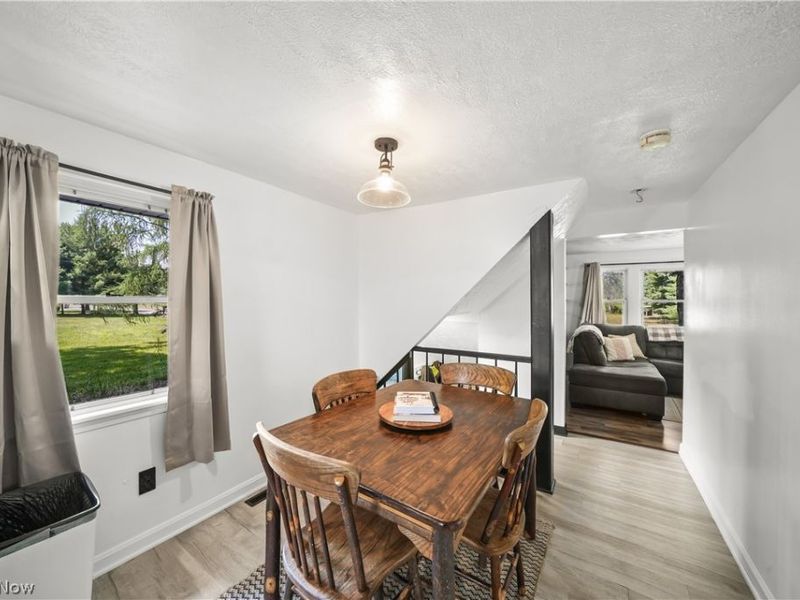 592 Braceville Robinson Road NW, Newton Falls, OH 44444 Photo 5