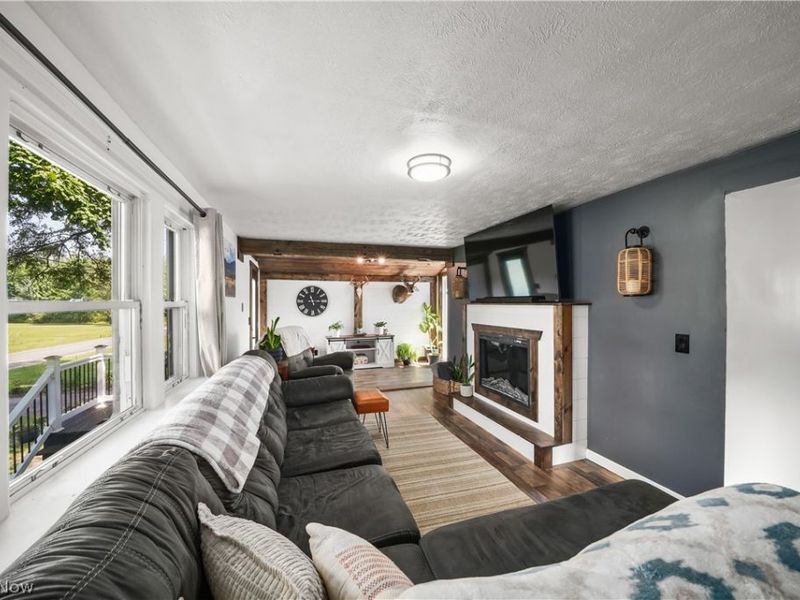 592 Braceville Robinson Road NW, Newton Falls, OH 44444 Photo 8