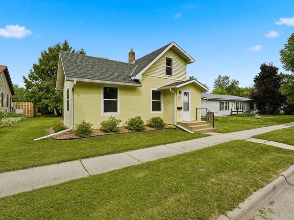 109 Kneale Avenue S, Thief River Falls, MN 56701
