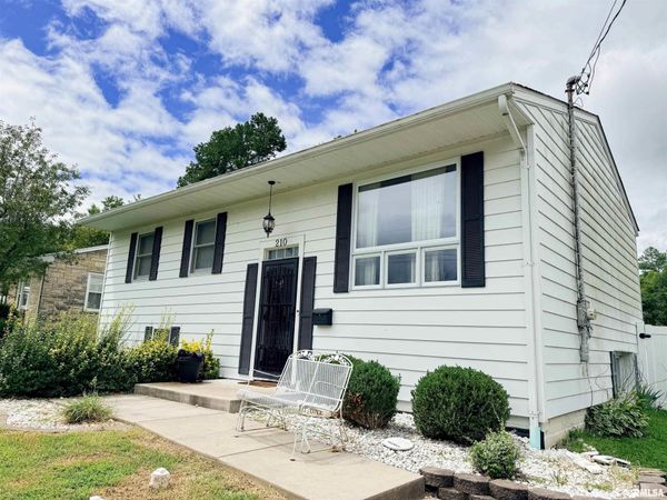 210 PEACH Drive, Anna, IL 62906