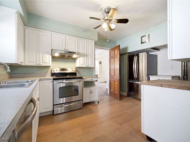 5003 W Ridgewood Drive , Parma, OH 44134 Photo 4