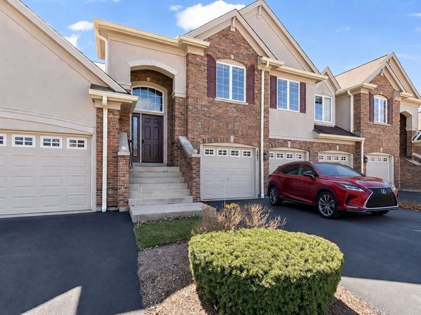 587 Saddlebrook Lane , Vernon Hills, IL 60061