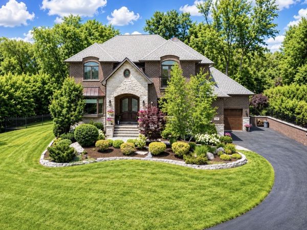 250 Clair View Court , Lake Zurich, IL 60047