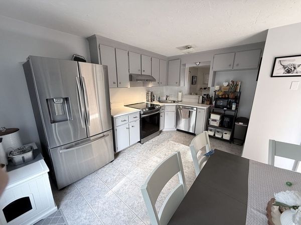 1 Hartshorn Pl, Unit 1, Walpole, MA 02081
