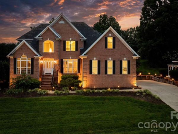 1025 N Shore Drive, Hickory, NC 28601
