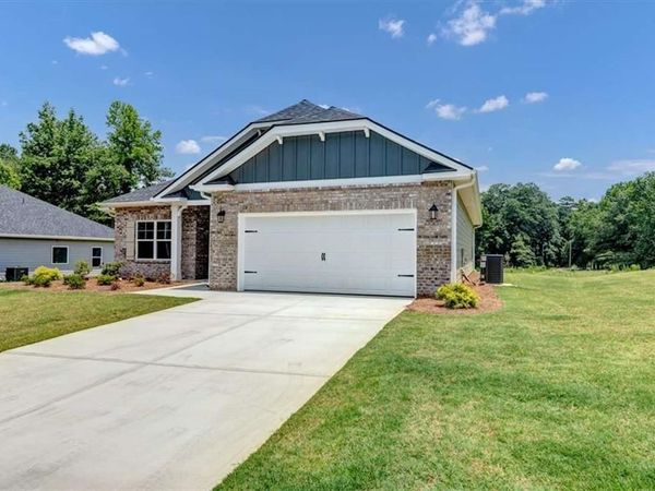 325 Angela Avenue , Bowdon, GA 30108