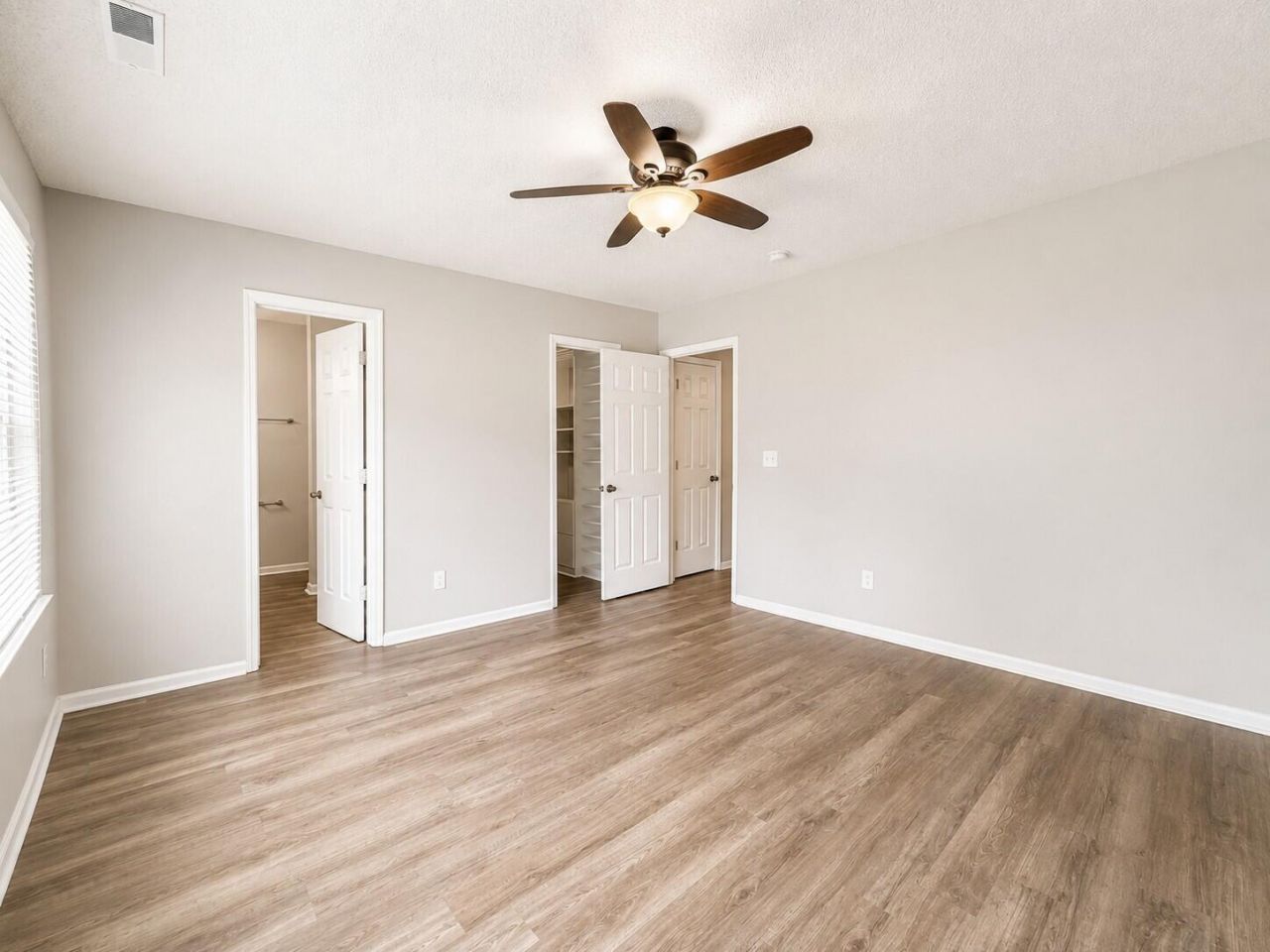 209 William Street Photo 15