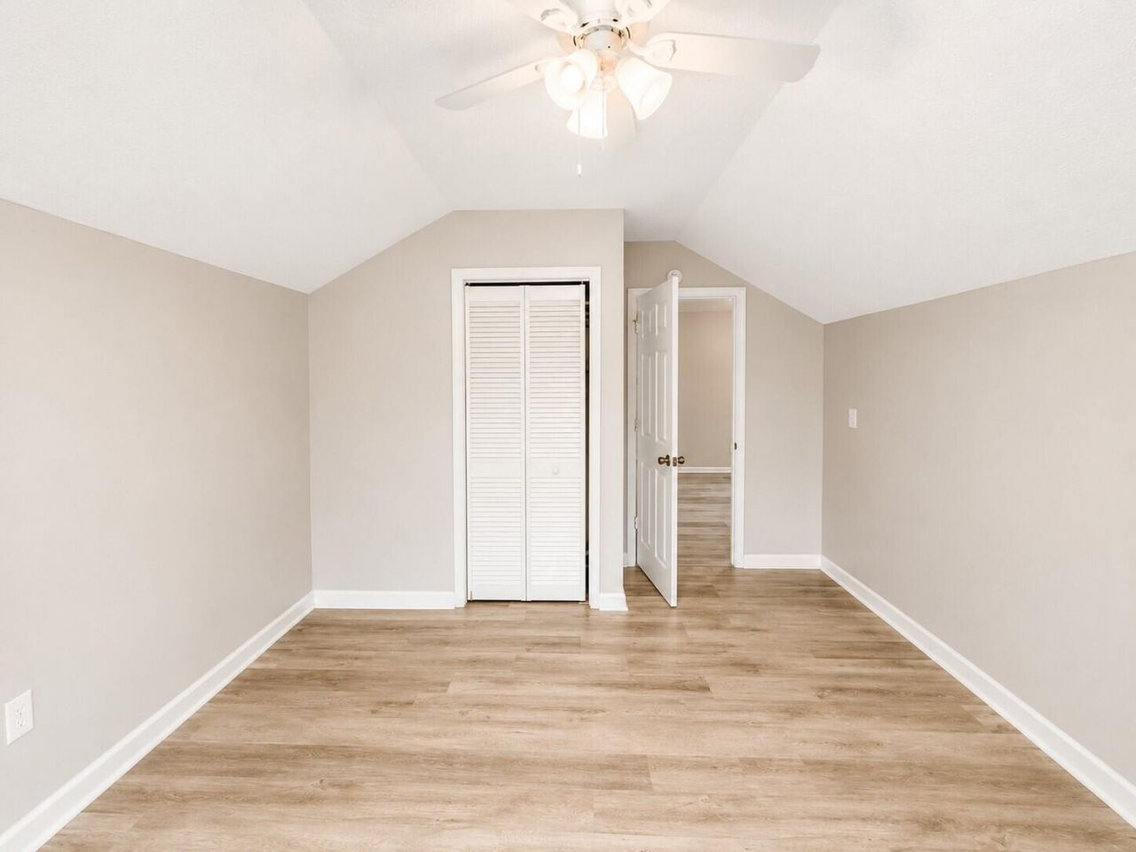 209 William Street Photo 23