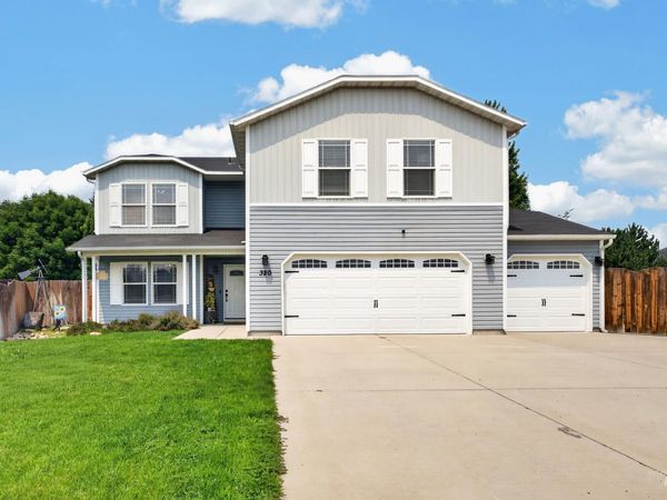 320 E Walcott Lake Ct, Middleton, ID 83644