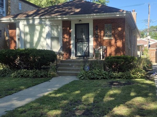 6705 N Sacramento Avenue , Chicago, IL 60645