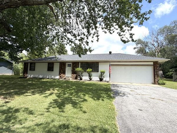4207 W Mesa Street, Battlefield, MO 65619