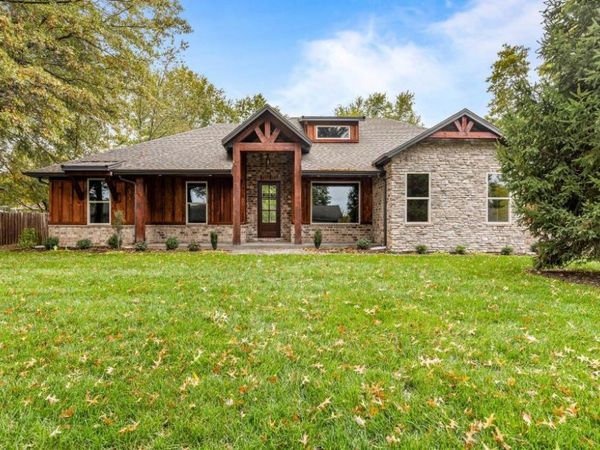 104 W Aven Avenue , Nixa, MO 65714