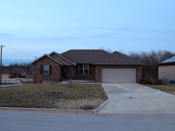 675 E Simpson Street , Willard, MO 65781