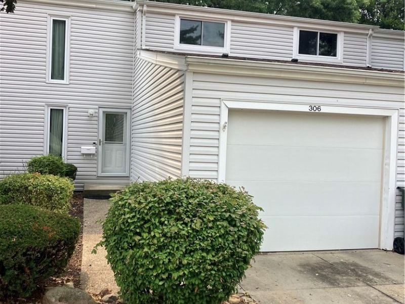 306 Deepwood Drive, Wadsworth, OH 44281 Photo 1