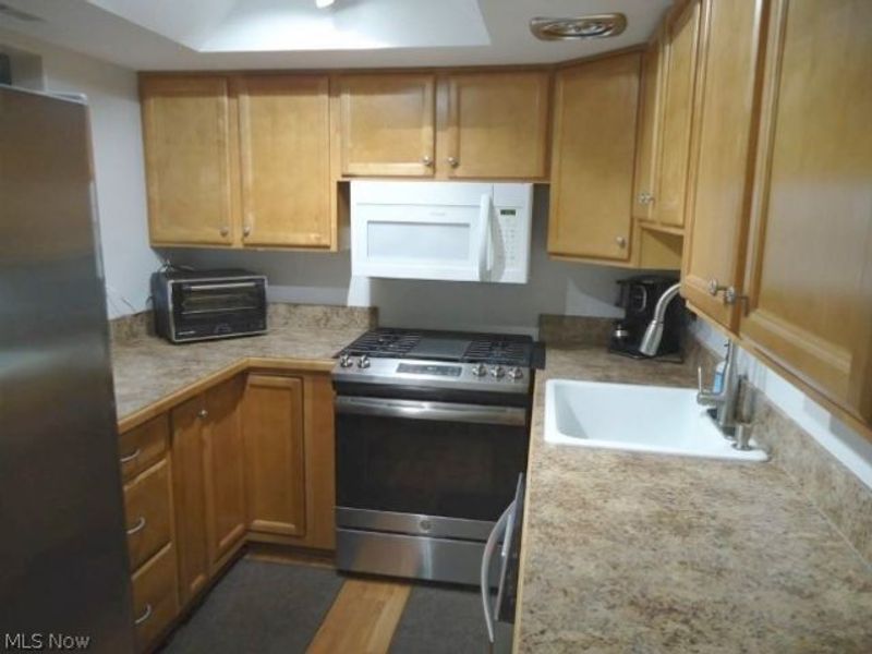 306 Deepwood Drive, Wadsworth, OH 44281 Photo 11
