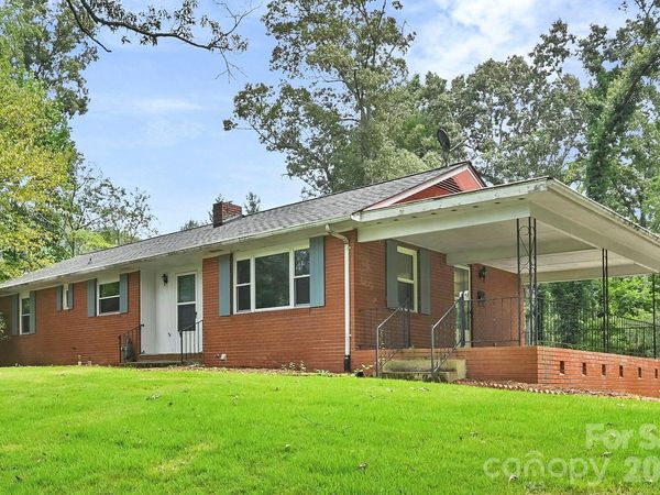720 Mergans Lane, Hendersonville, NC 28791