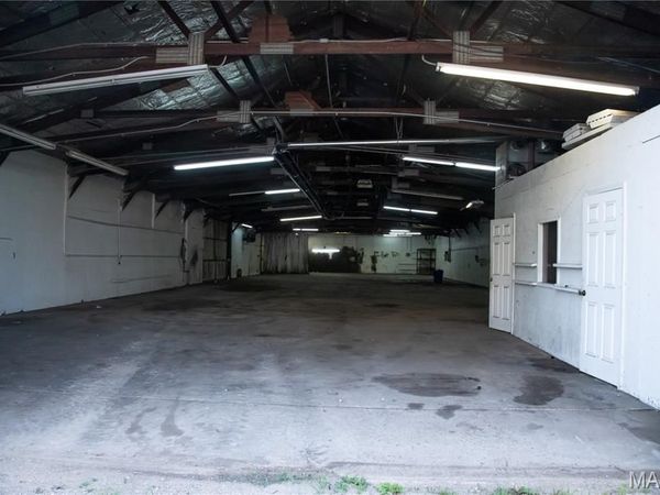 27067 Highway 5, Lebanon, MO 65536