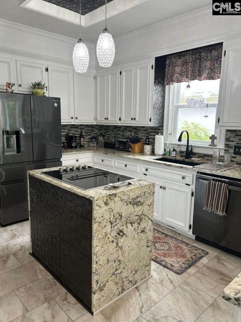 121 Spring Valley Court  Photo 4