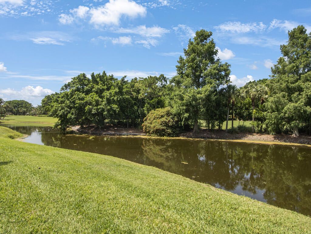 5560 Tamberlane Circle, Unit 324, Palm Beach Gardens, FL 33418 Photo