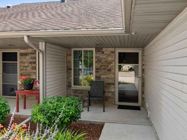 537 Mapleleaf COURT, Manitowoc, WI 54220