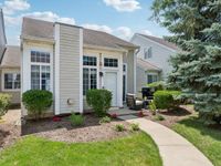 319 E Victoria Circle, North Aurora, IL 60542 primary photo