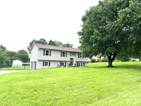 1772 Woodridge Circle , Hickory, NC 28602
