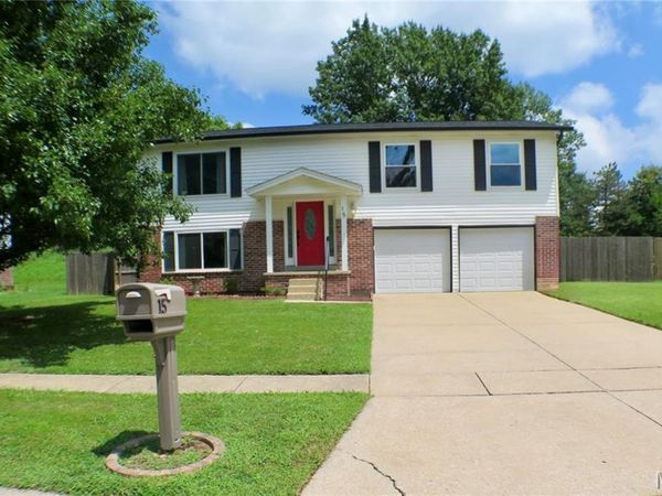 15 Chip Drive, O'Fallon, MO 63366