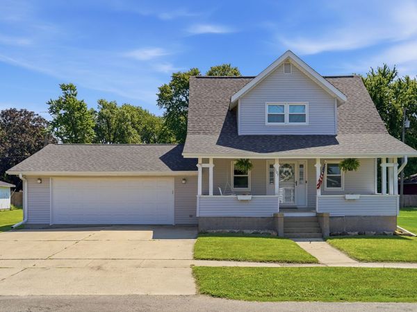 107 S 5th Avenue , Forreston, IL 61030