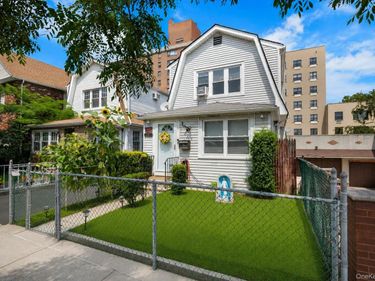 1736 Parkview Avenue , Bronx, NY 10461