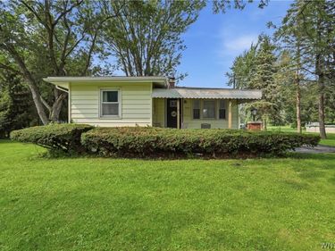 5543 Mapleton Road, Lockport, NY 14094