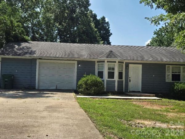 2601 Briar Trail Court , Matthews, NC 28104