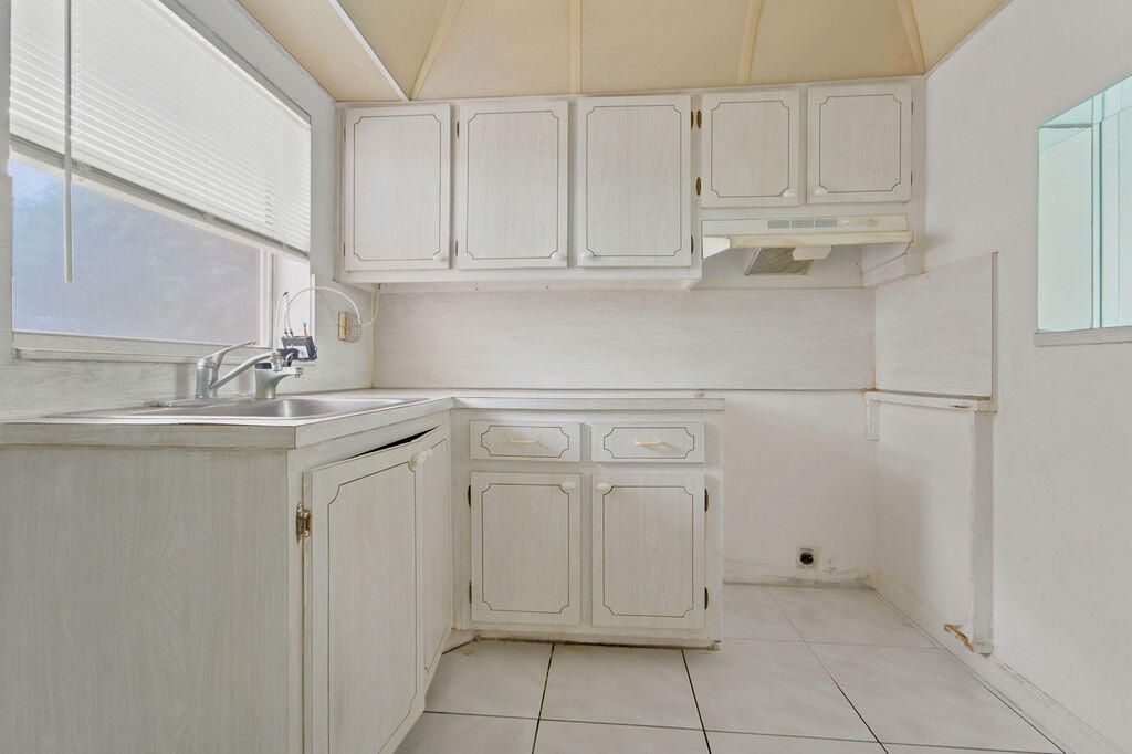 9641 Sunrise Lakes Boulevard, Unit 208, Sunrise, FL 33322 Photo