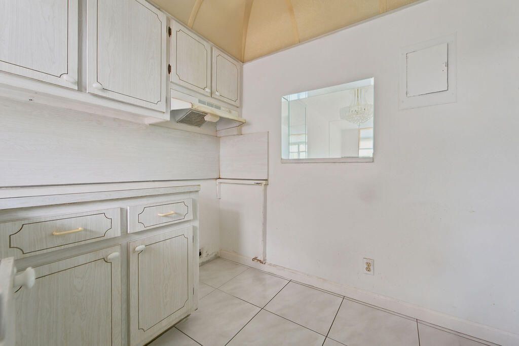 9641 Sunrise Lakes Boulevard, Unit 208, Sunrise, FL 33322 Photo