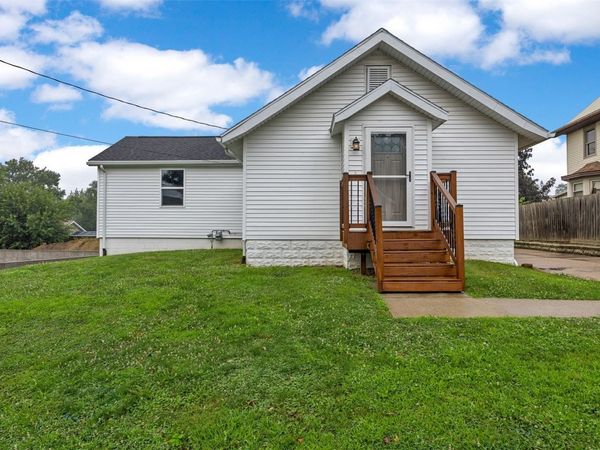 3330 Southland Street SW, Cedar Rapids, IA 52404