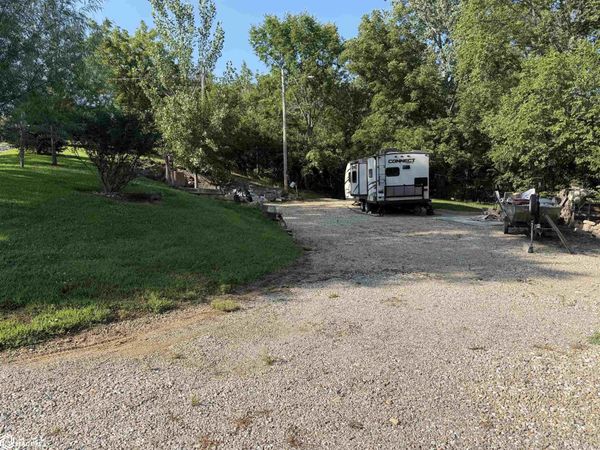 5202 5203 5206 Echo Drive, Brooklyn, IA 52211