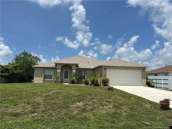 1762 SW Finch Lane , Port St Lucie, FL 34953